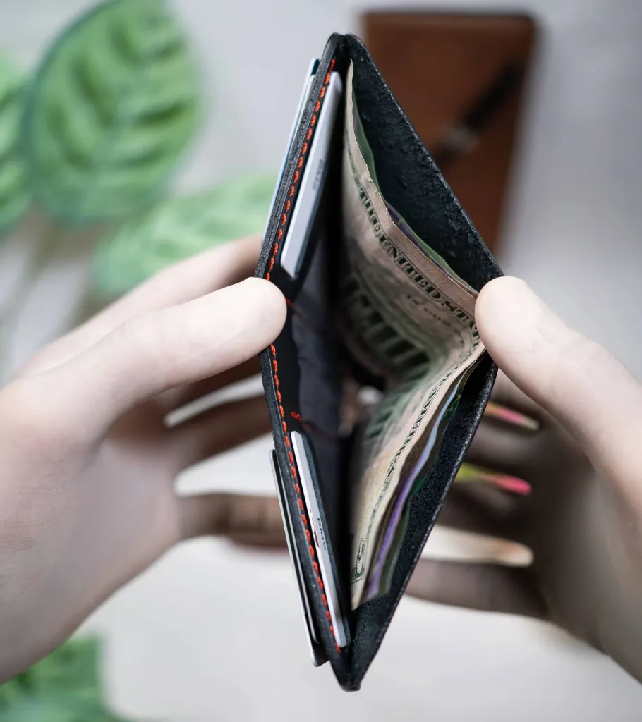 Website Pic-86 Vertical-Cash View-Bifold Wallet (Black & Red)(1600x1800).webp